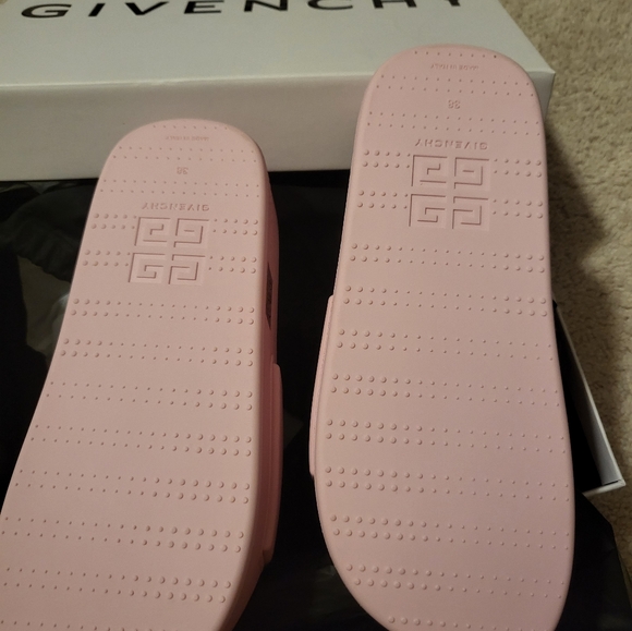 Authentic Givenchy slide - Picture 6 of 6